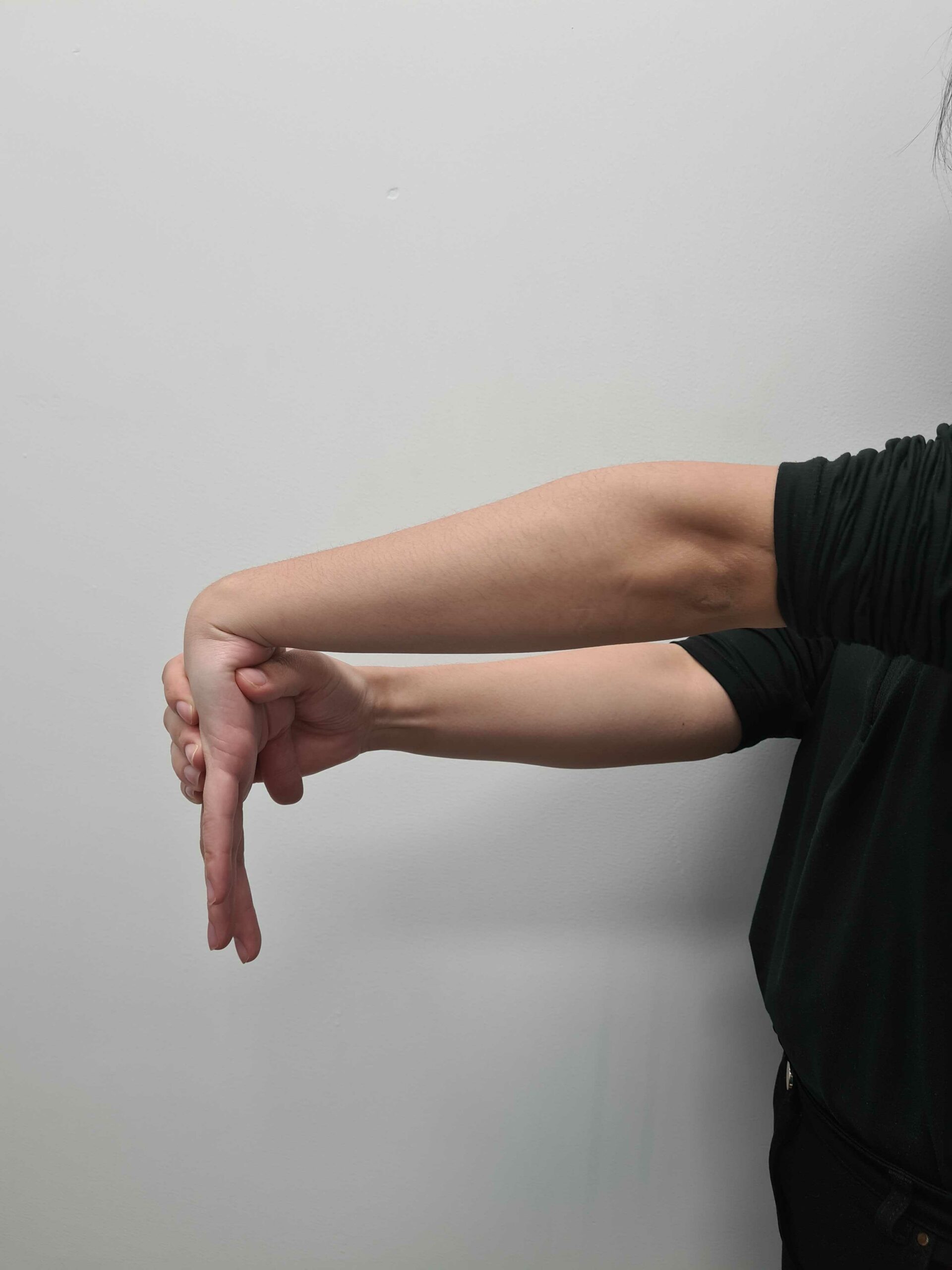 My wrist hurts when I hold my baby! Themovementmill